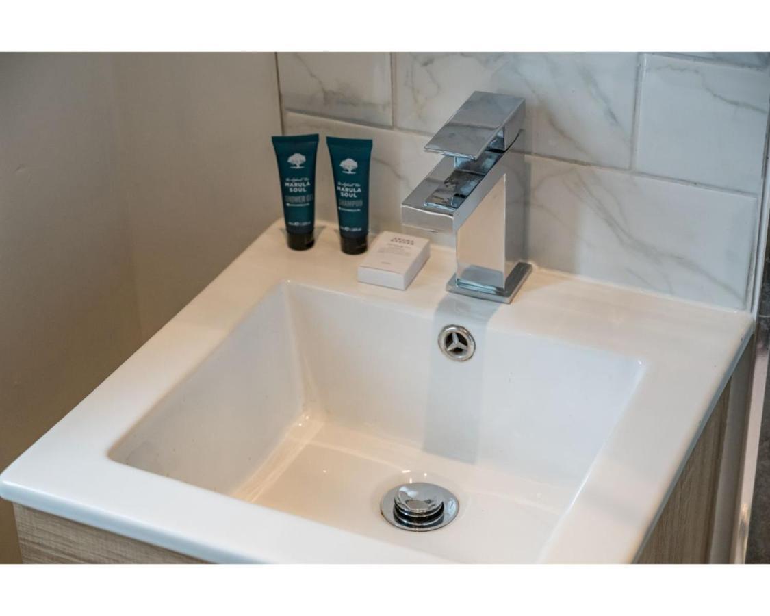 Central Belfast Apartments Belfast Work-Rest-Play R&R Bagian luar foto