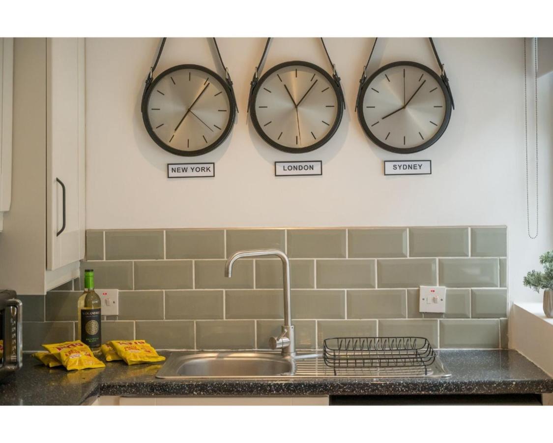 Central Belfast Apartments Belfast Work-Rest-Play R&R Bagian luar foto
